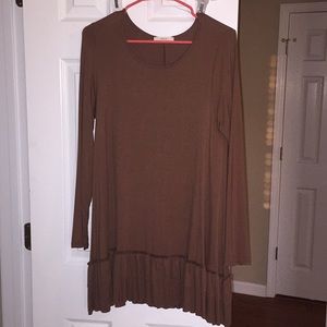 Nwot boutique tunic with ruffle large